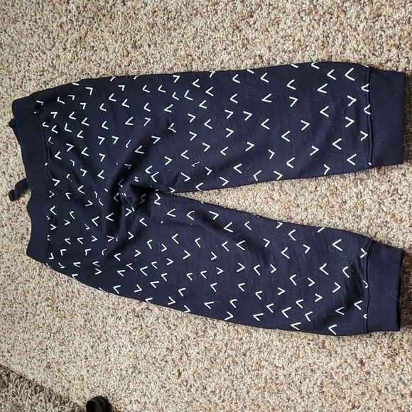 Okie Dokie 4T black joggers with V design - Picture 5 of 7